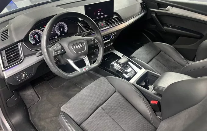 AUDI Q5 Sportback 55 TFSIe 367 S tronic 7 Quattro Black Edition photo 11 2129460