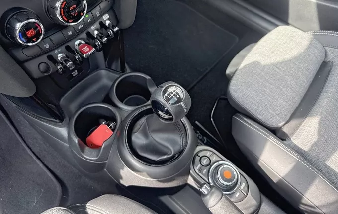 MINI COOPER Hatch 3 Portes Cooper 136 ch Edition Greenwich photo 13 2130933