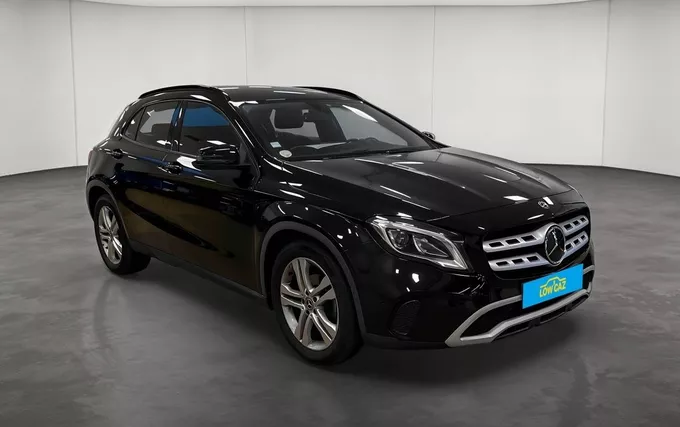 MERCEDES GLA 200 d 7-G DCT Intuition extérieur trois quart avant droit 213697