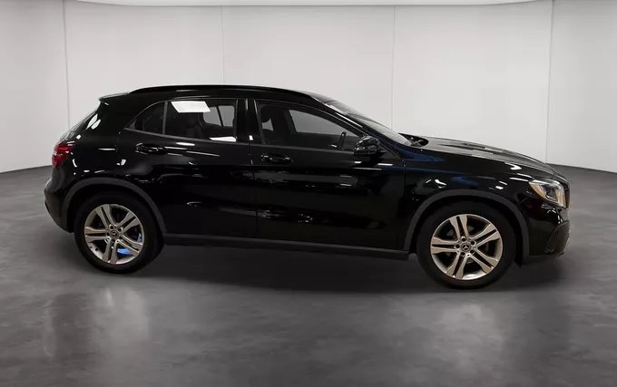 MERCEDES GLA 200 d 7-G DCT Intuition extérieur côté droit 213697