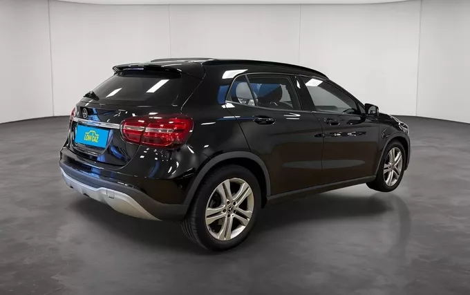 MERCEDES GLA 200 d 7-G DCT Intuition extérieur trois quart arrière droit 213697