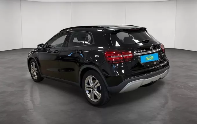 MERCEDES GLA 200 d 7-G DCT Intuition extérieur trois quart arrière gauche 213697