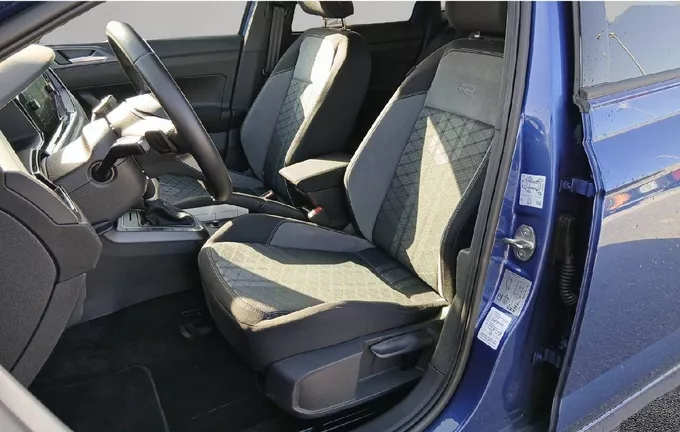 VOLKSWAGEN POLO 1.0 TSI 116 S&S DSG7 R-Line extérieur trois quart arrière droit 2125612