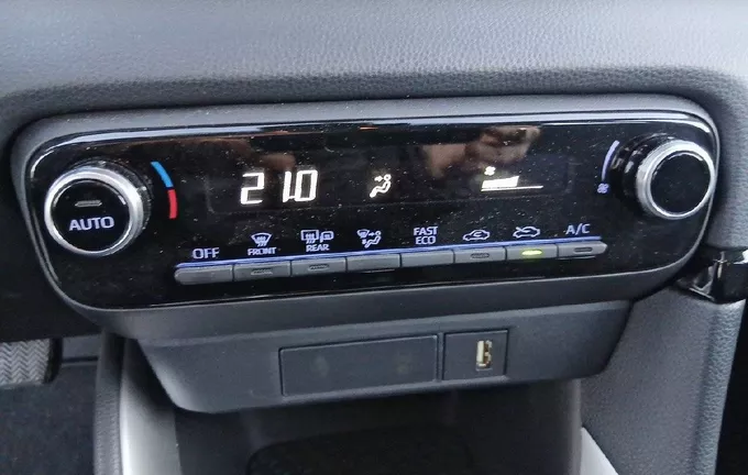 TOYOTA YARIS Hybride 116h Dynamic photo 14 1102622