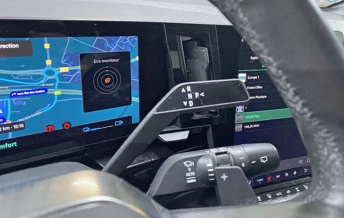 RENAULT AUSTRAL E-Tech hybrid 200 Iconic photo 13 2122869