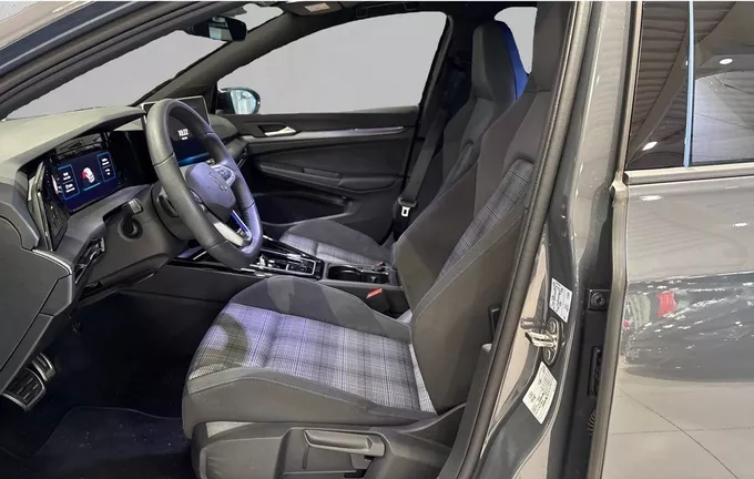 VOLKSWAGEN GOLF 1.5 eHybrid 272 DSG6 GTE extérieur trois quart arrière droit 2123037