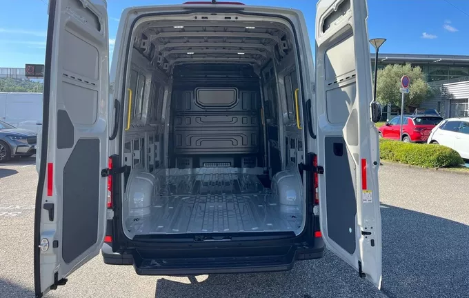 VOLKSWAGEN UTILITAIRES CRAFTER VAN 30 L3H3 2.0 TDI 140 CH BUSINESS photo 10 0173