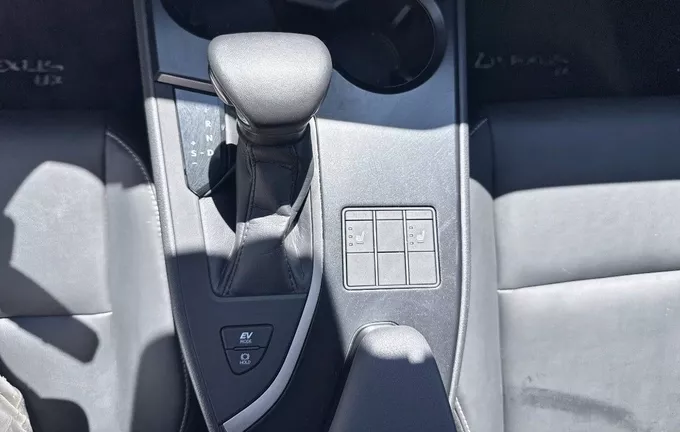 LEXUS UX 250h 4WD F SPORT Design photo 13 1103736
