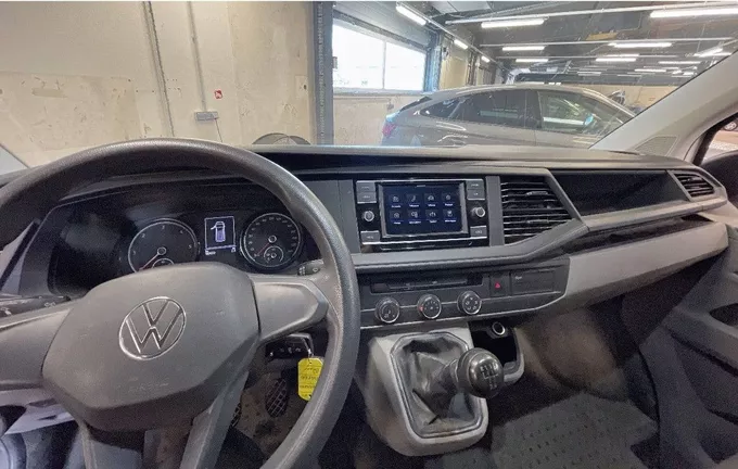 VOLKSWAGEN UTILITAIRES TRANSPORTER 6.1 VAN L2H1 2.0 TDI 110 BVM5 BUSINESS extérieur trois quart avant droit 3015256