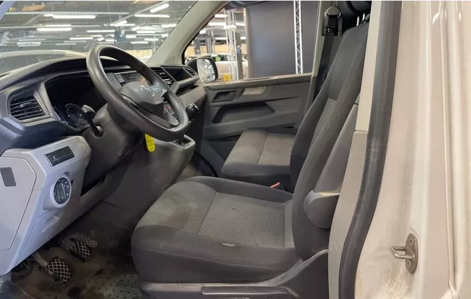 VOLKSWAGEN UTILITAIRES TRANSPORTER 6.1 VAN L2H1 2.0 TDI 110 BVM5 BUSINESS extérieur trois quart arrière droit 3015256
