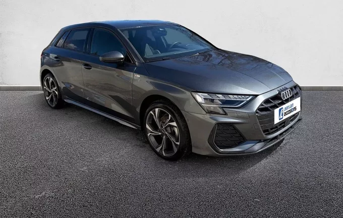AUDI A3 Sportback TFSI Mild Hybrid 150 S tronic 7 S line extérieur trois quart avant droit 2126777