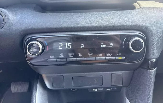TOYOTA YARIS Hybride 116h Dynamic photo 14 1103758