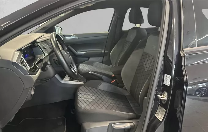VOLKSWAGEN POLO 1.0 TSI 95 S&S DSG7 R-Line extérieur trois quart arrière droit 2128849