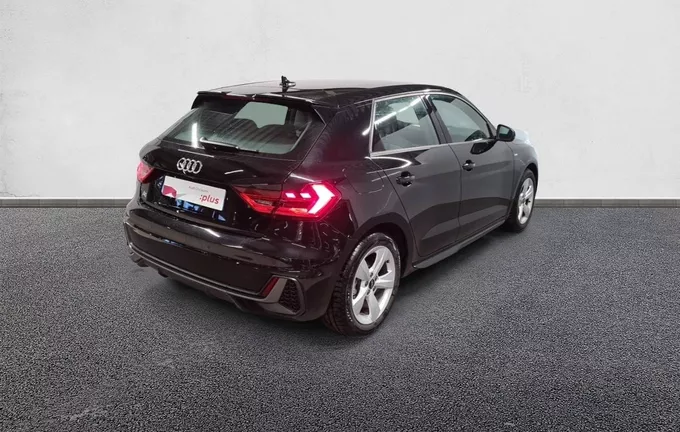 AUDI A1 Sportback 30 TFSI 110 ch S tronic 7 S Line extérieur trois quart arrière droit 2128795