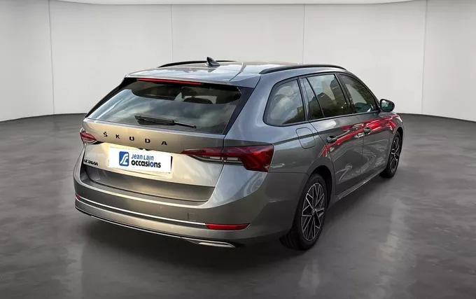 SKODA OCTAVIA Combi 2.0 TDI 150 ch DSG7 Sportline extérieur trois quart arrière droit 2132188