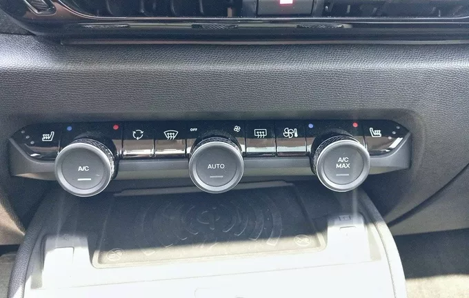 CITROEN E-C4 X 136 ch Automatique Shine photo 19 055842