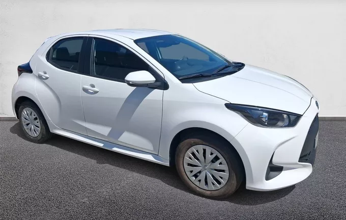 TOYOTA YARIS 120 VVT-i Dynamic Business extérieur trois quart avant droit 1103765