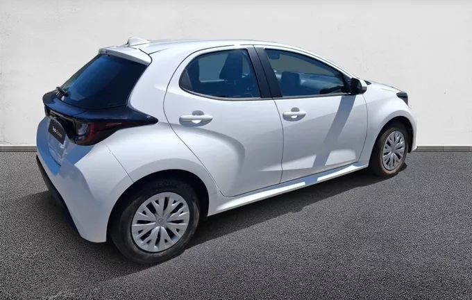 TOYOTA YARIS 120 VVT-i Dynamic Business extérieur trois quart arrière droit 1103765