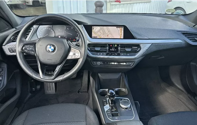 BMW SERIE 1 116d 116 ch DKG7 Lounge extérieur trois quart avant droit 213130