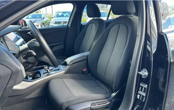 BMW SERIE 1 116d 116 ch DKG7 Lounge extérieur trois quart arrière droit 213130