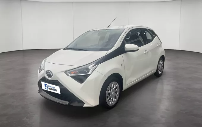 TOYOTA AYGO 1.0 VVT-i x-play extérieur trois quart avant gauche 1104019