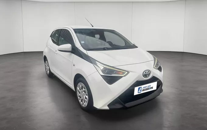 TOYOTA AYGO 1.0 VVT-i x-play extérieur trois quart avant droit 1104019