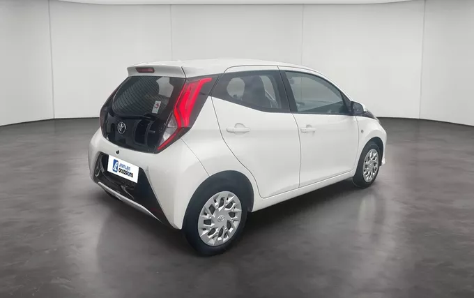 TOYOTA AYGO 1.0 VVT-i x-play extérieur trois quart arrière droit 1104019