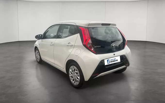 TOYOTA AYGO 1.0 VVT-i x-play extérieur trois quart arrière gauche 1104019
