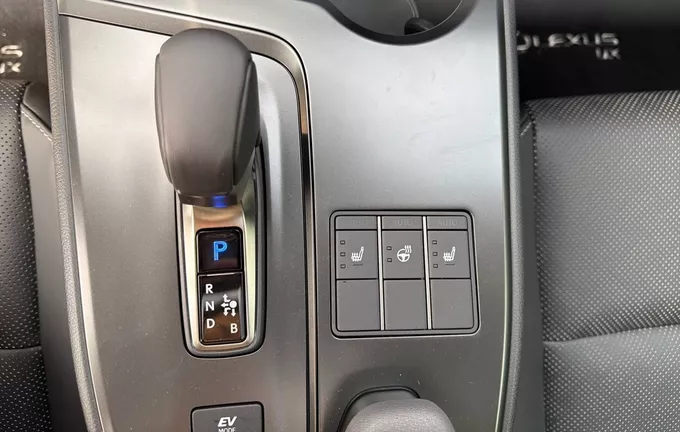 LEXUS UX 300h 2WD Luxe photo 13 74591