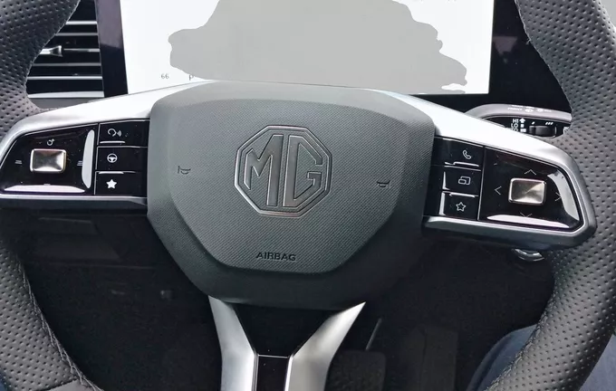 MG EHS 1.5 Hybrid+ 224 ch Luxury photo 12 7581