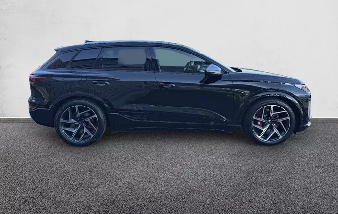 AUDI SQ6 E-TRON 489 ch 100 kWh quattro extérieur côté droit 1136