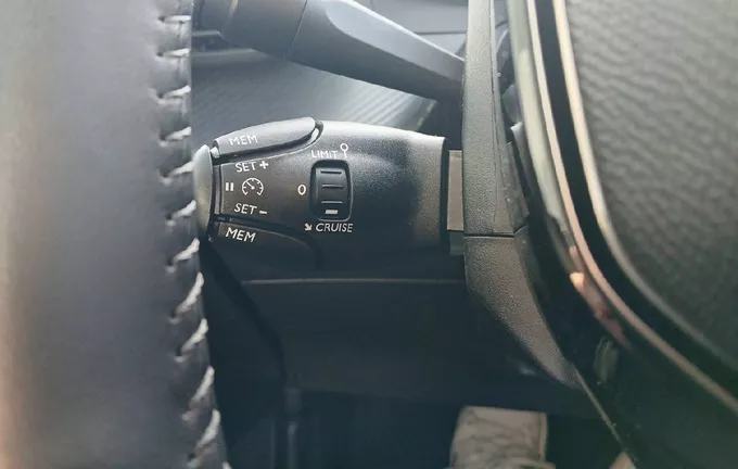 PEUGEOT 208 100 S&S BVM6 Style photo 18 944341