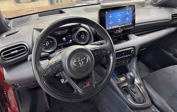 TOYOTA YARIS Hybride 130h GR Sport photo 18 1103412