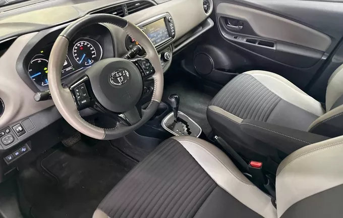 TOYOTA YARIS Hybride 100h Collection photo 11 