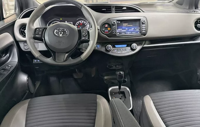 TOYOTA YARIS Hybride 100h Collection photo 18 