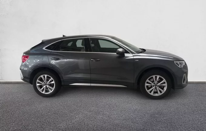 AUDI Q3 45 TFSIe 245 ch S tronic 6 S line extérieur côté droit 944420