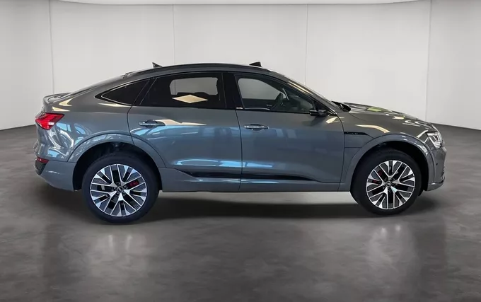 AUDI Q8 E-TRON Sportback 55 408 ch 114 kWh Quattro S line extérieur côté droit 2131556