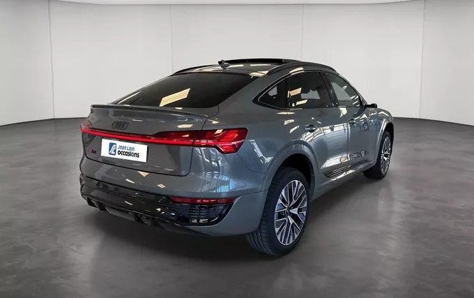 AUDI Q8 E-TRON Sportback 55 408 ch 114 kWh Quattro S line extérieur trois quart arrière droit 2131556