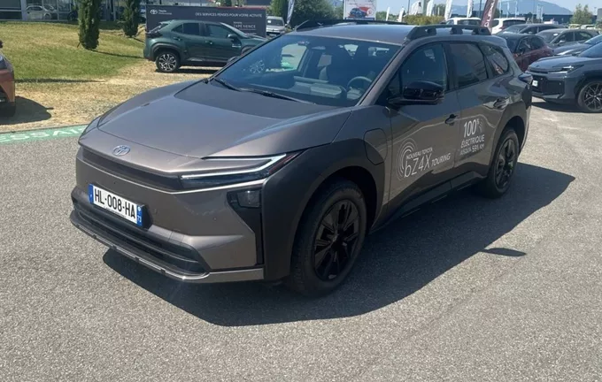 TOYOTA BZ4X Touring Grande Autonomie Design extérieur trois quart avant gauche 188175