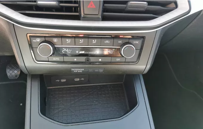 SEAT IBIZA 1.0 TSI 95 ch S/S BVM5 Urban photo 19 460512