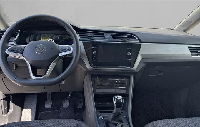 VOLKSWAGEN TOURAN 1.5 TSI EVO 150 BVM6 7pl VW Edition extérieur trois quart avant droit 2127717