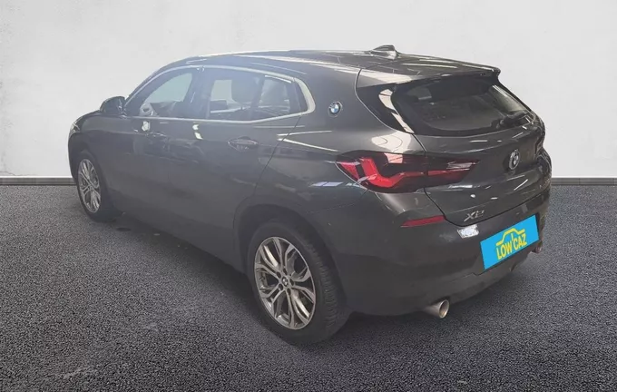 BMW X2 sDrive 20i 178 ch DKG7 Business Design extérieur trois quart arrière gauche 213005