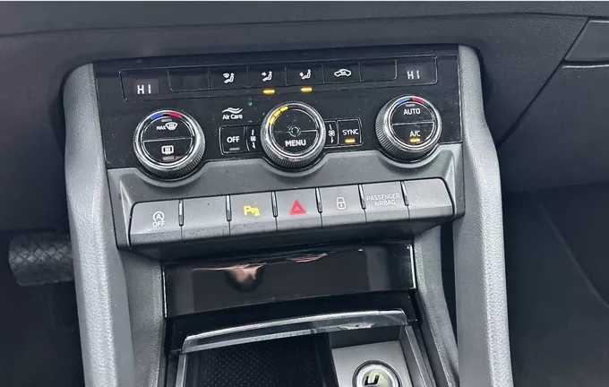 SKODA KAROQ 2.0 TDI 116 ch SCR DSG7 Business extérieur arrière 212429