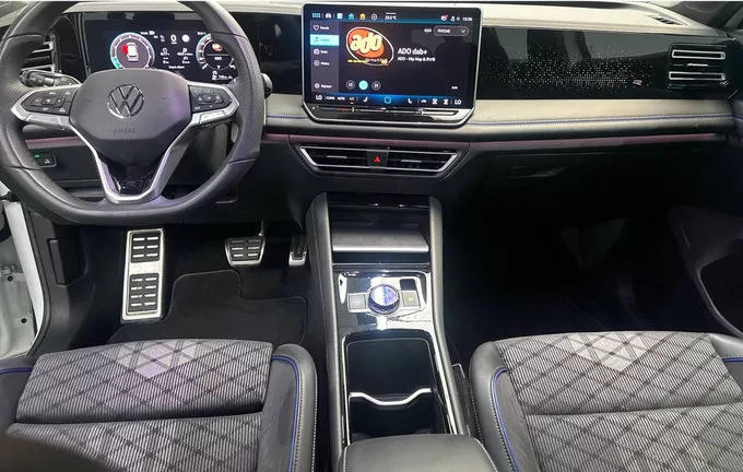 VOLKSWAGEN TIGUAN 1.5 eTSI 150ch DSG7 R-Line Edition extérieur trois quart avant droit 2130462