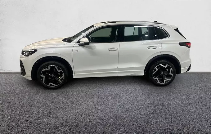 VOLKSWAGEN TIGUAN 1.5 eTSI 150ch DSG7 R-Line Edition extérieur trois quart arrière gauche 2130462