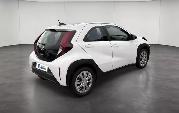 TOYOTA AYGO X 1.0 VVT-i 72 Dynamic extérieur trois quart arrière droit 1103969