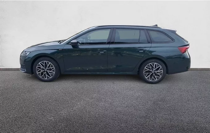 SKODA OCTAVIA Combi 1.5 TSI Hybrid 150 ch ACT DSG7 Sportline extérieur trois quart arrière gauche 9203