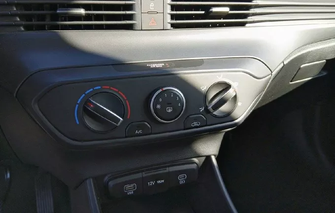 HYUNDAI I20 1.2 79 Initia photo 14 13349