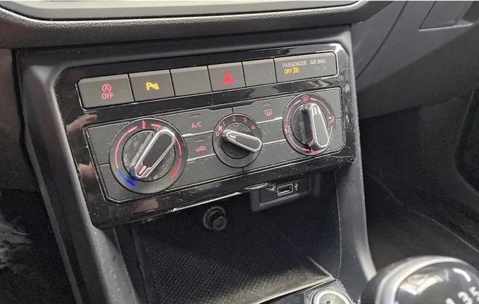 VOLKSWAGEN T-CROSS 1.6 TDI 95 Start/Stop BVM5 Lounge Business photo 18 2127935