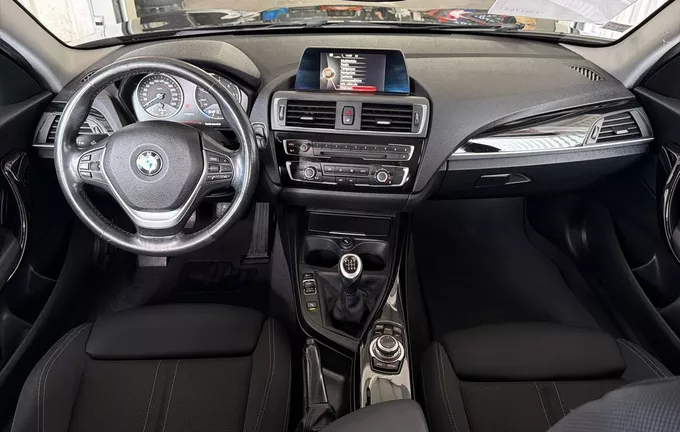 BMW SERIE 1 116d 116 ch Sport photo 18 212942